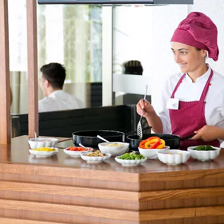 Slovenska Plaza Standard Hotel Budva