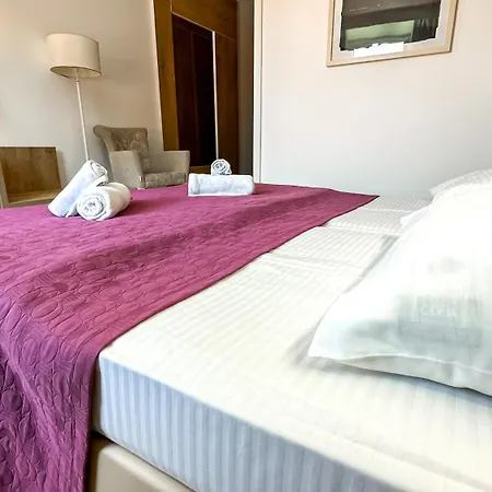 Slovenska Plaza Standard Hotel 3*