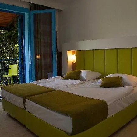 Slovenska Plaza Standard Hotel